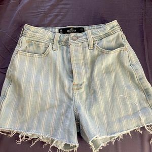 Hollister 00  waist 23 striped denim shorts like new only worn a few times